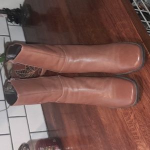 Caressa Brown leather boots barely worn